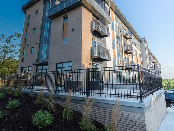 2nd image of 4415 Lincoln Way #114