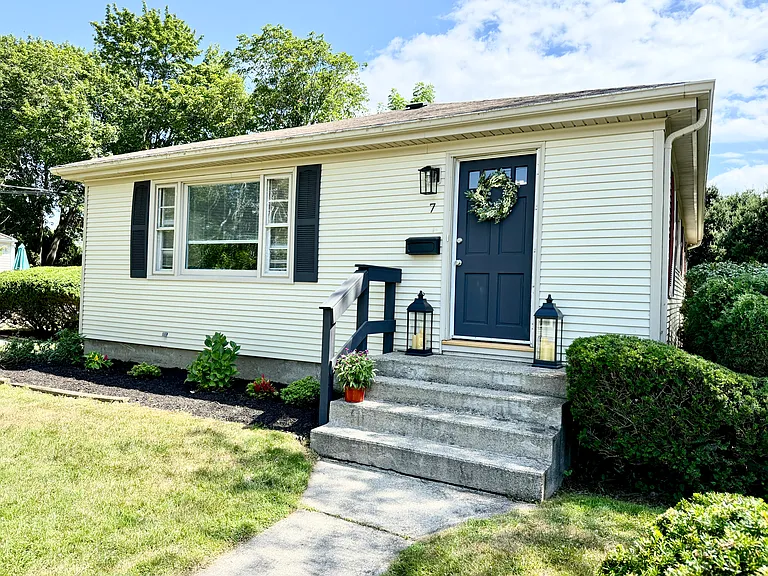 7 Wallis Ave — Photo 1