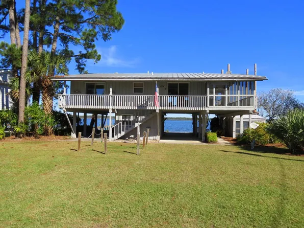 53 Fiesta Dr, Panacea, FL 32346