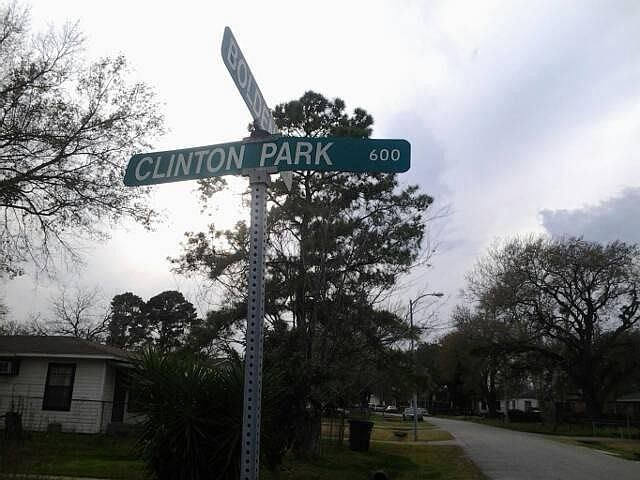 2nd image of 810 Clinton Park St