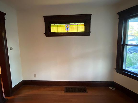 3rd image of 118 Woodland Ave