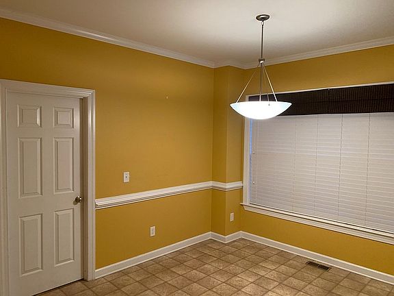 5th image of 102 Keeneland Dr
