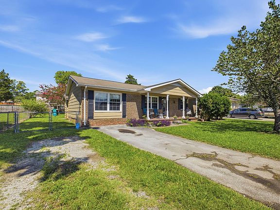 2nd image of 1835 S Prairie Cir