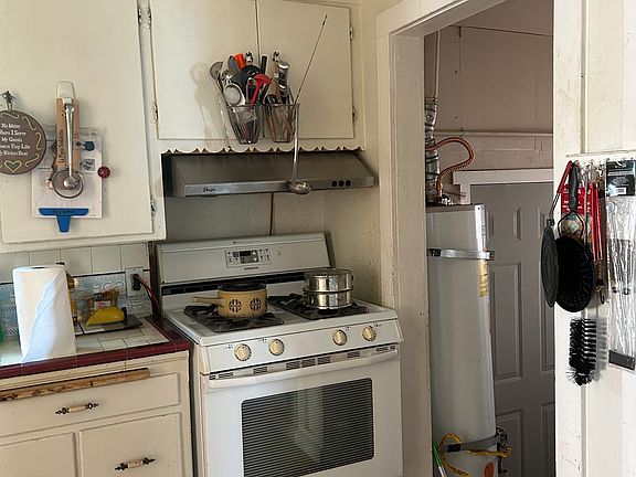 4th image of 620 Parker Ave