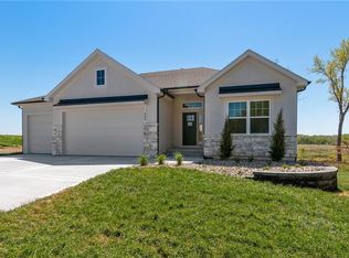 409 6th St, Smithville, MO 64089