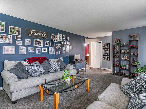 3rd image of 250 Husch Rd