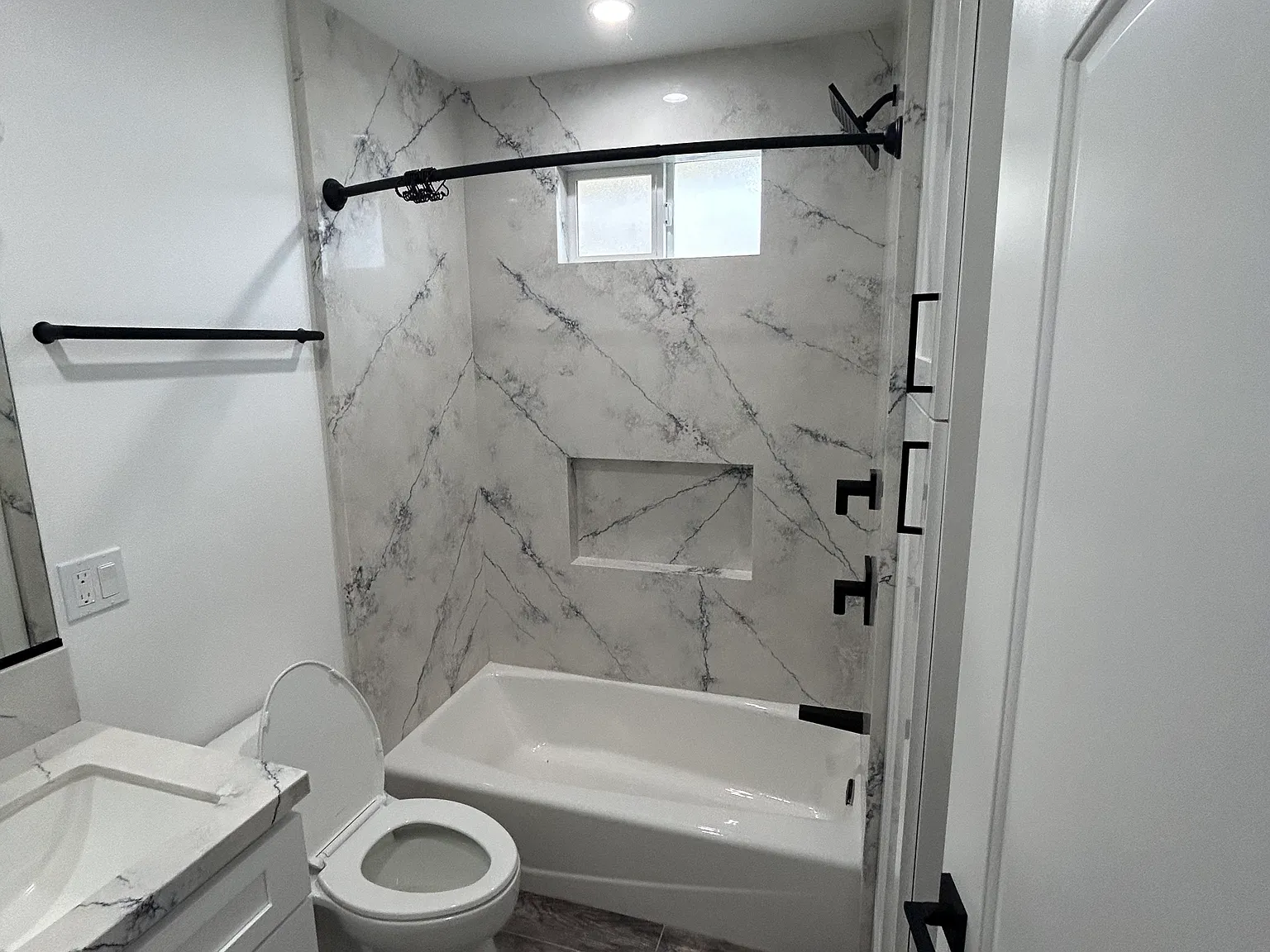 1 bed, $2,595 — Photo 4