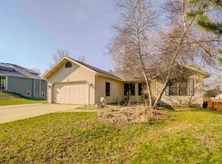 225 Lynne Trl, Oregon, WI 53575