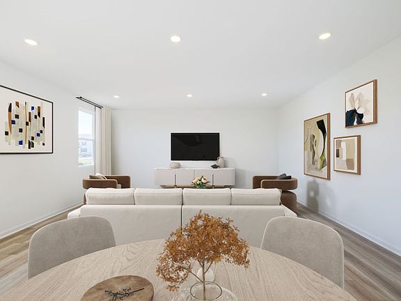 Cozy Gathering Room, Perfect for Family Movie Night