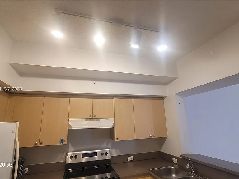2961 NE 185th St #1607 — Photo 9