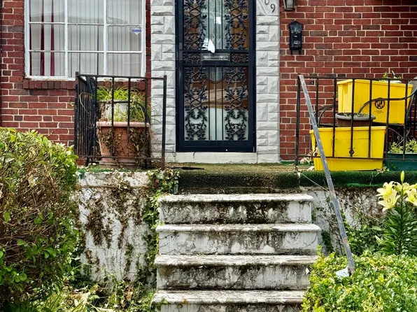 909 Bonaparte Ave, Baltimore, MD 21218