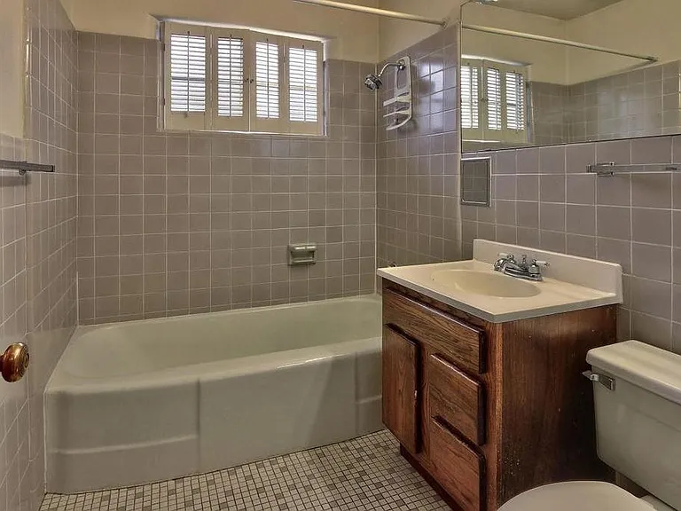 1032 Columbia Dr NE — Photo 12