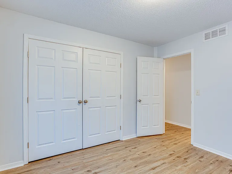 1048 E Karla Ave — Photo 17