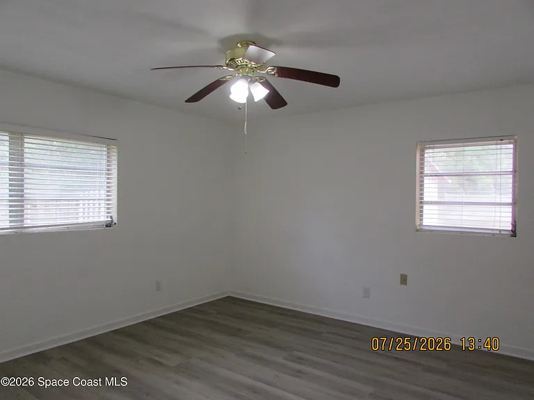 211 W Laila Dr — Photo 28