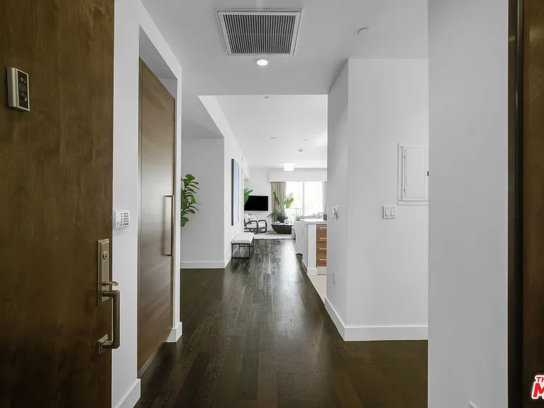 855 N Croft Ave #206 — Photo 2