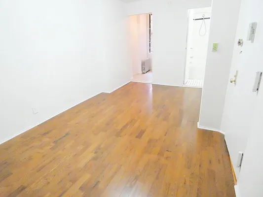 Rented by Compass | media 40