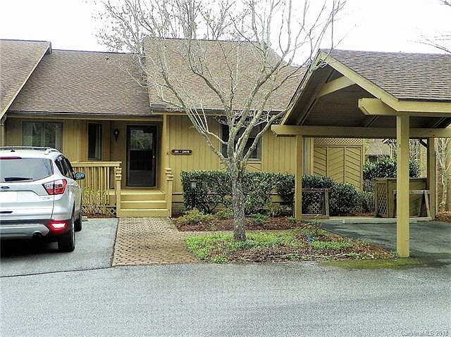 1st image of 504 Live Oak Ln #504