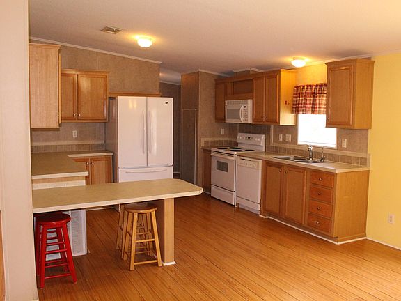 3rd image of 2509 Larkspur Ave