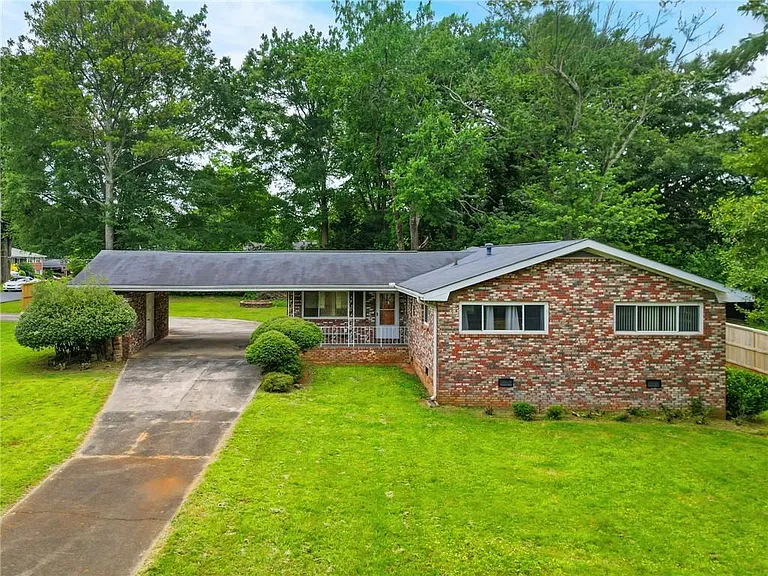 1808 Sandy Plains Rd — Photo 29