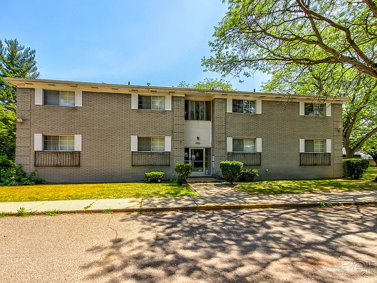 Redford Manor Apartments — Photo 5