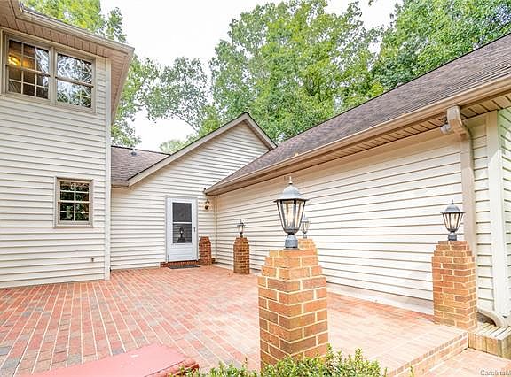 5th image of 255 Farmwood Dr