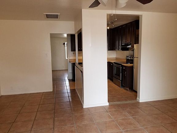 Living Room Looking Towards the Kitchen!!