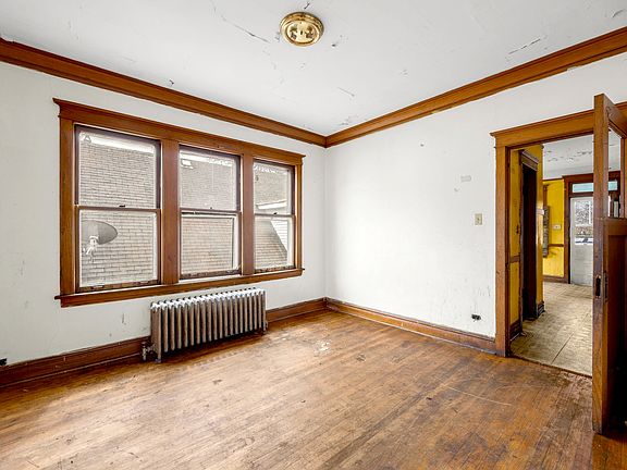 3rd image of 5412 S Rockwell St