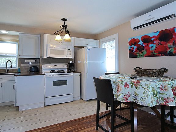 5th image of 809 N 4th Ave #B