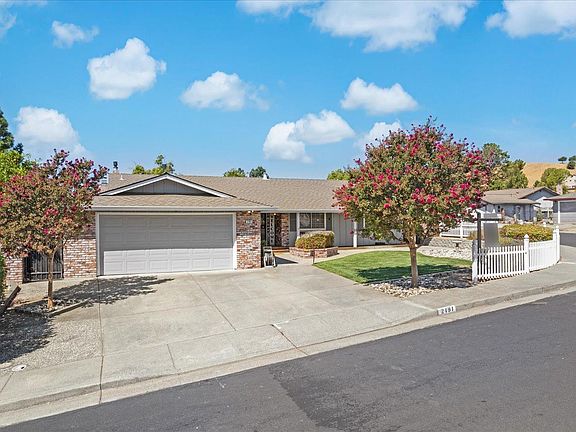 4th image of 2191 Monterey Drive