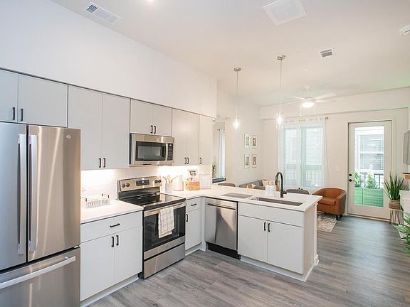 3rd image of 1014 16th Ave S Unit 109