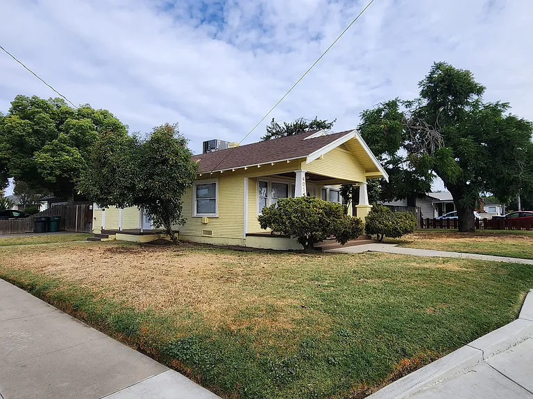 401 N Cherry St — Photo 2