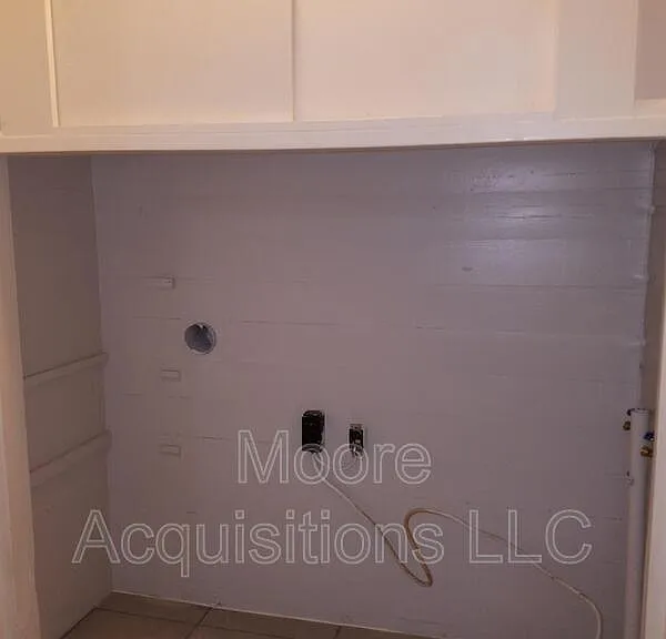221 Leonard Dr — Photo 9
