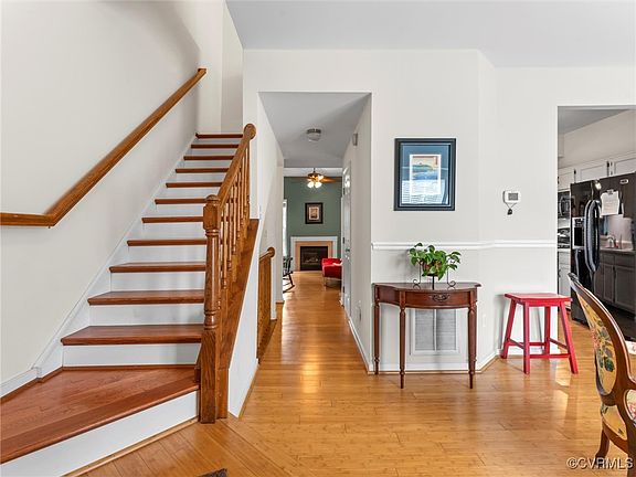 3rd image of 2867 Queensland Dr
