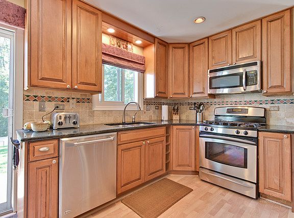 5th image of 1080 Queen Ann Ln