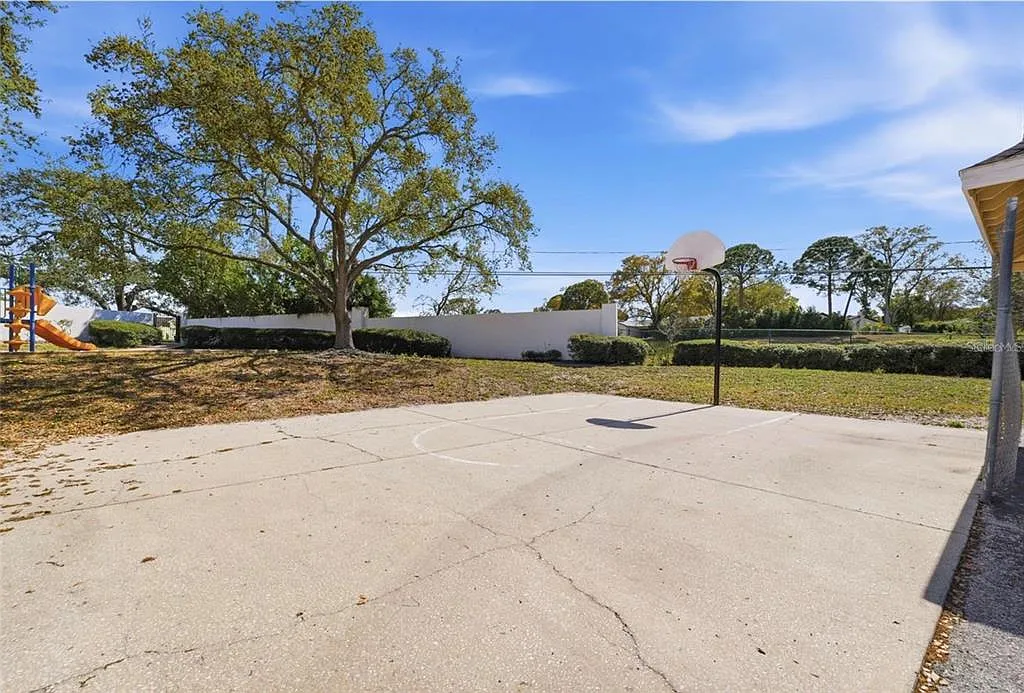 3 bed, 2.0 bath, 1579 sqft, $2,195 — Photo 4