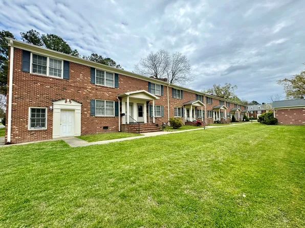 Oakwood Apartments, 620 S Main St #A-3, Blackstone, VA 23824