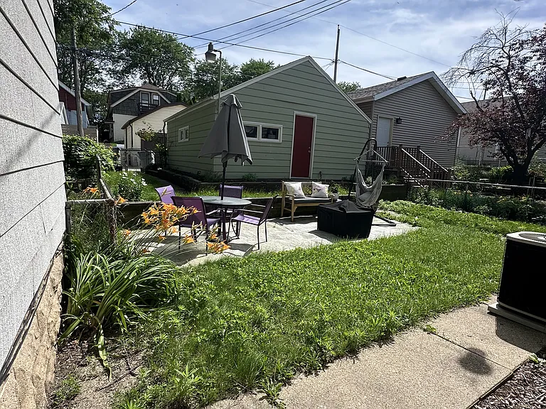 2231 E Bennett Ave — Photo 5