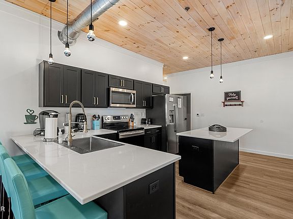 5th image of 118 Court Ave Unit 4