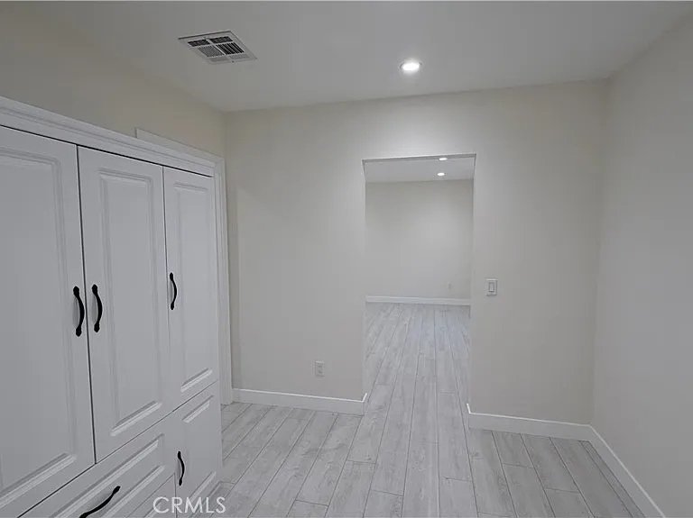 20210 Hartland St — Photo 14