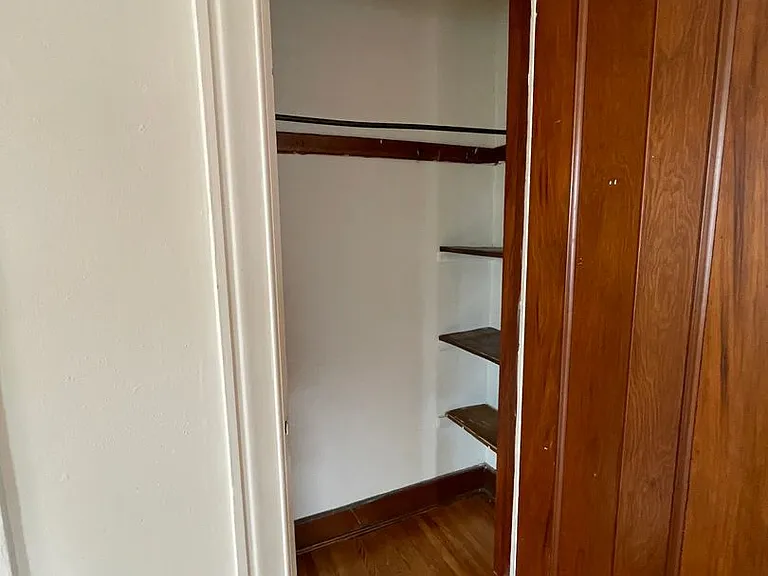 194 Oxford St — Photo 7