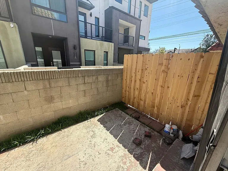 725-731 W Duarte Rd — Photo 6
