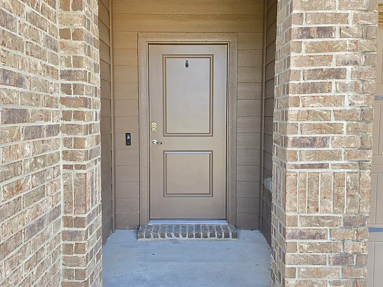 3102 Pembrooke Dr — Photo 2