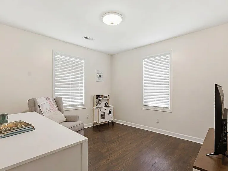 833 N Franklin Rd — Photo 9
