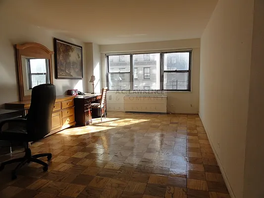 Sold by Aclawrence | media 7