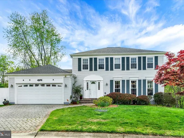 17021 Flatwood Dr, Rockville, MD 20855