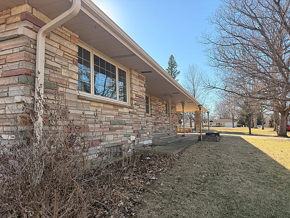 4th image of 205 E Silverspoon Ave