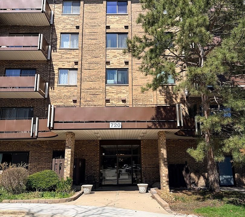 1st image of 720 Wellington Ave Unit 219