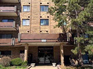 720 Wellington Ave Unit 219, Elk Grove Village, IL