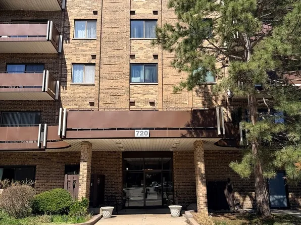 720 Wellington Ave Unit 219, Elk Grove Village, IL 60007