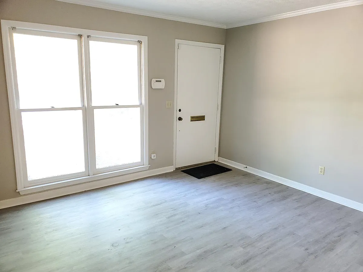 Building Photo - 1261 Eberhart Ave